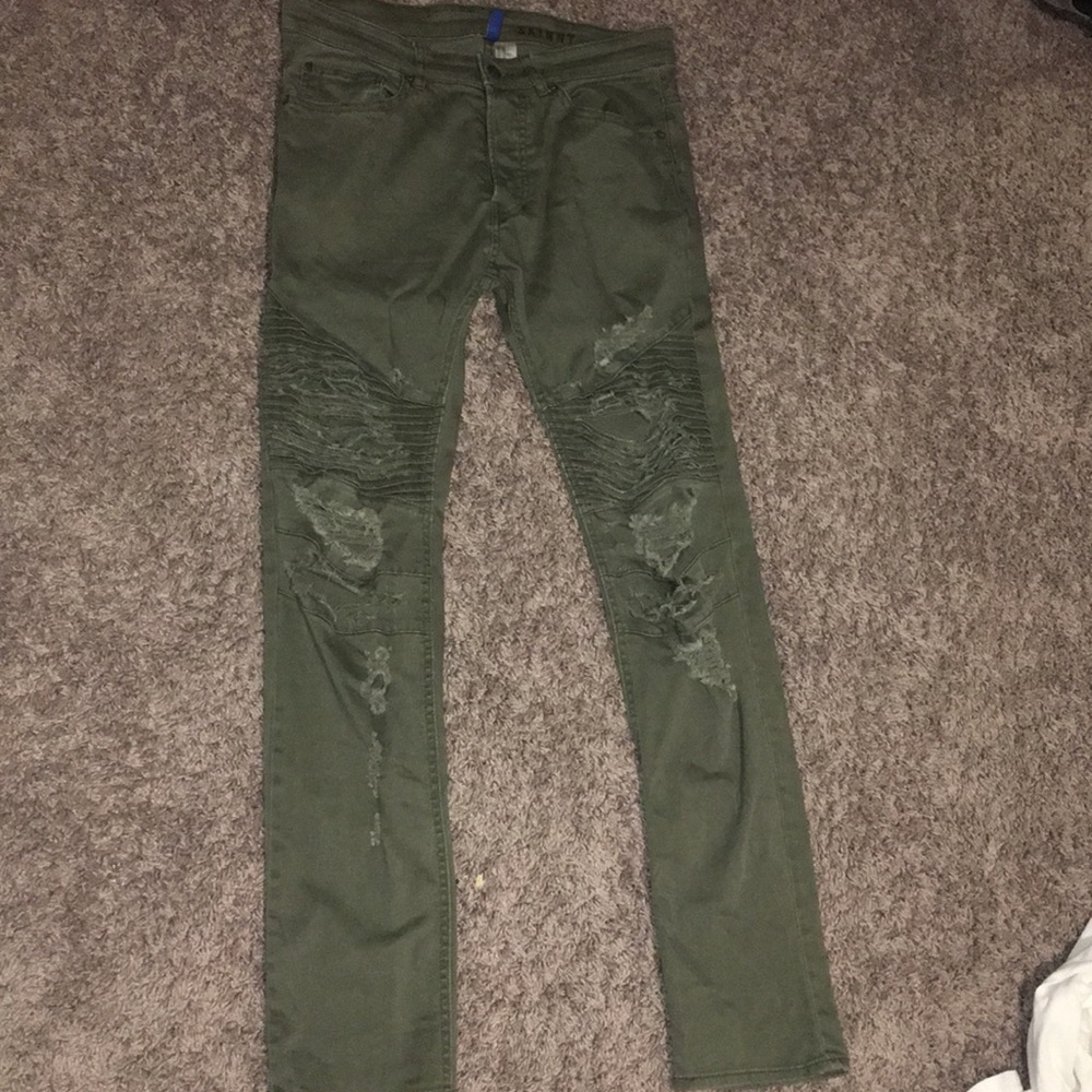 Ripped skinny jeans